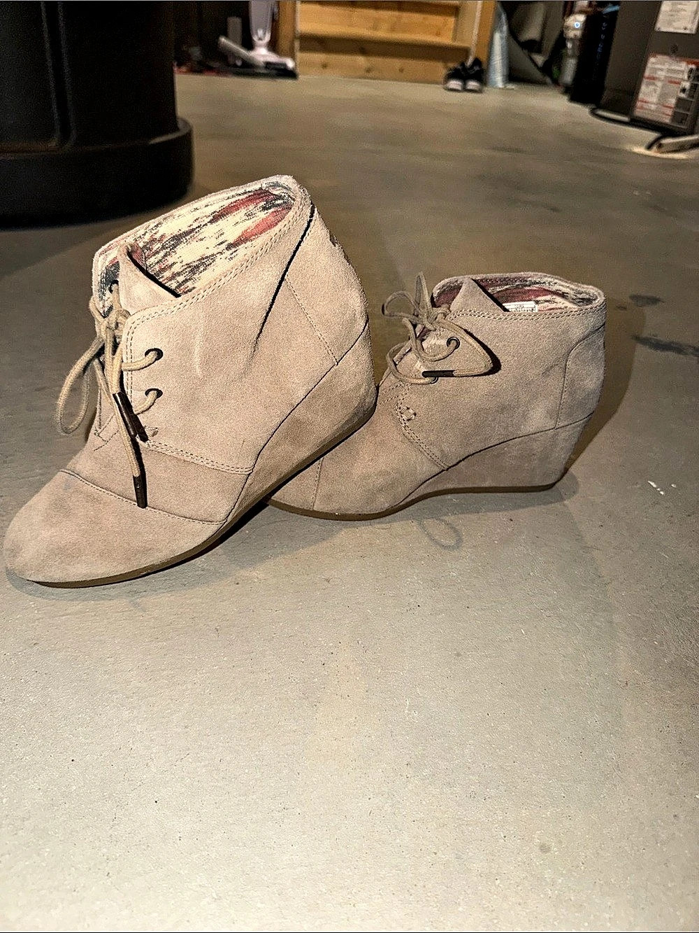 TOMS Desert Wedge Ankle Bootie Suede Wedges Tan US 9